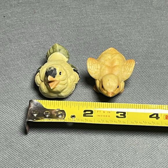 Vintage Miniature Bird Figurines Porcelain Baby Chicken & Gold Finch-Set 2 - Picture 3 of 9